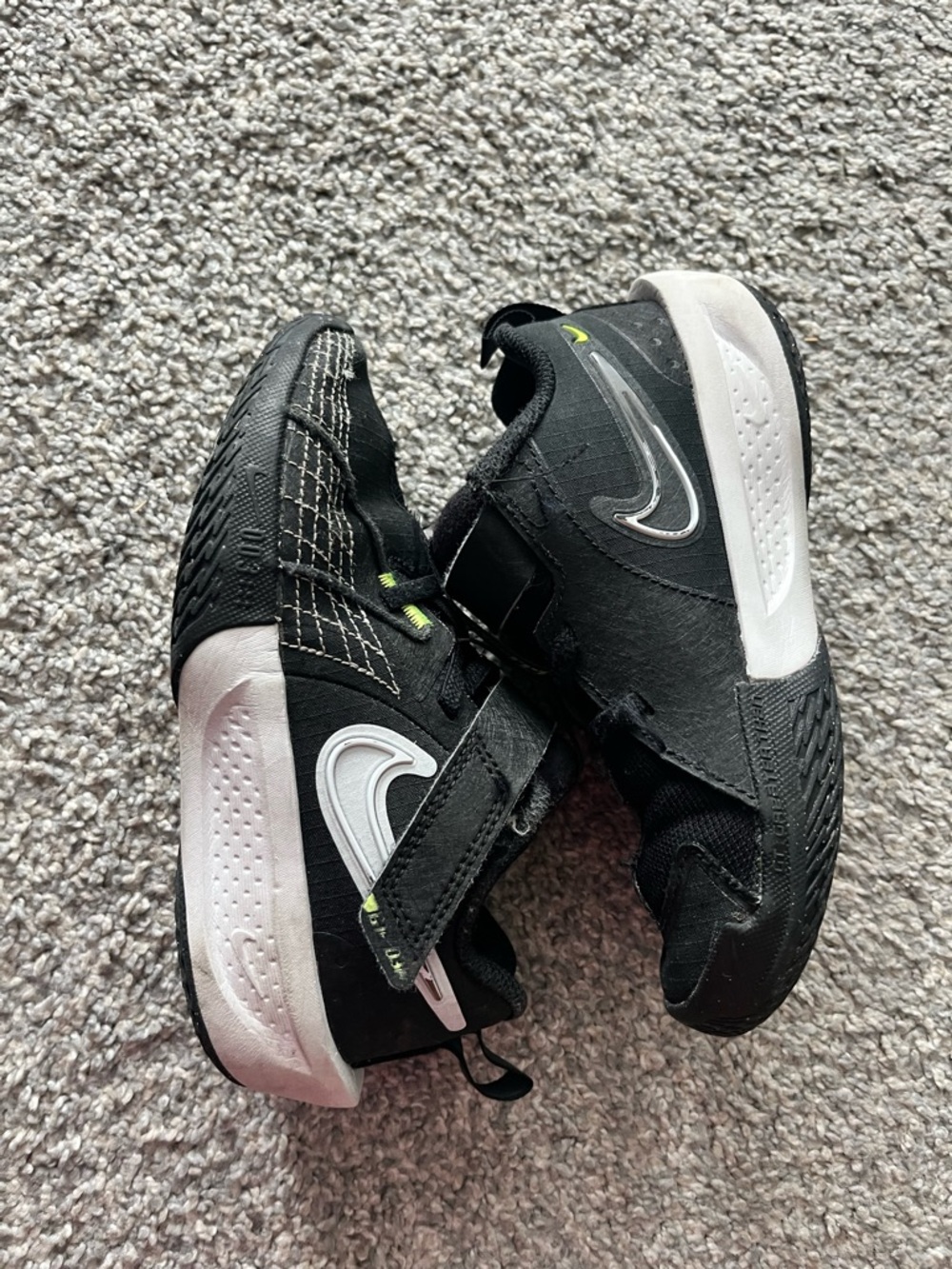 Nike Kids' G.T. Cut 3 Basketball Easy-On Shoes